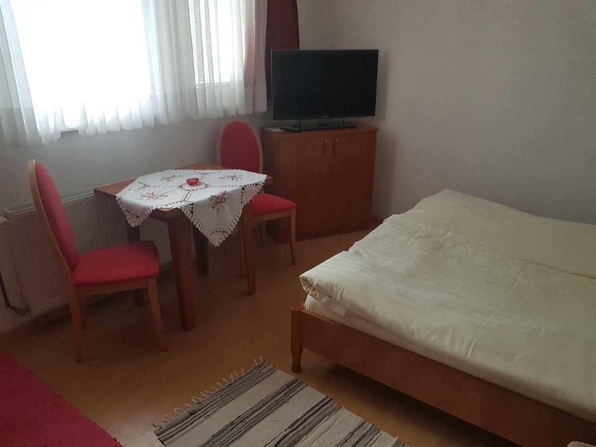 Apartment Lipar ゴレンスカ地方 エクステリア 写真
