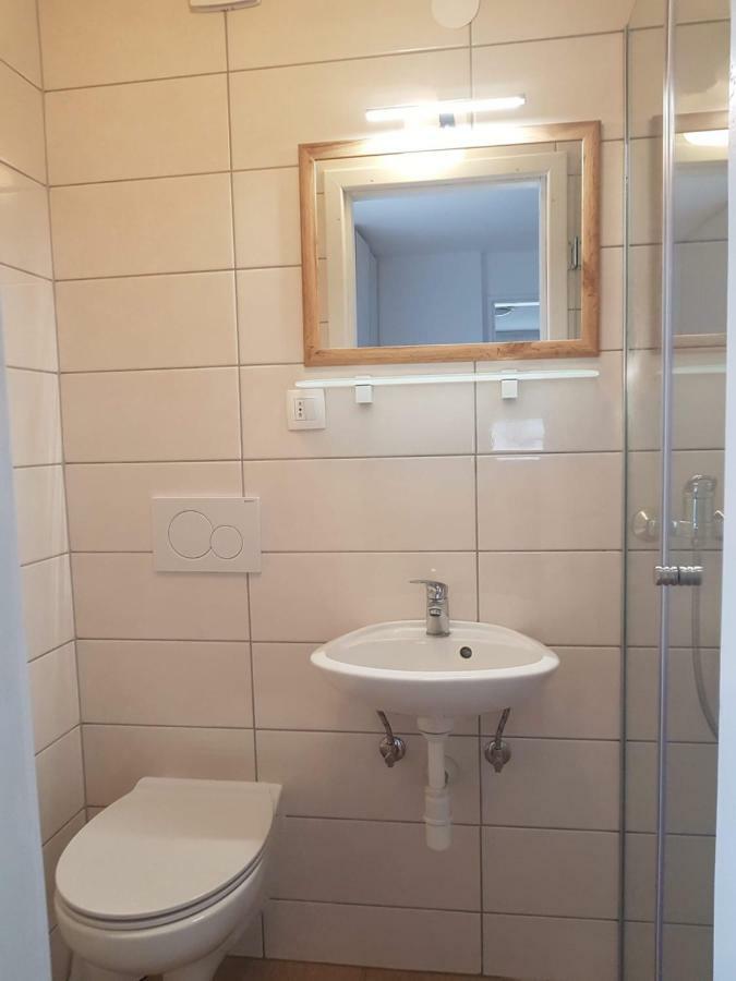 Apartment Lipar ゴレンスカ地方 エクステリア 写真