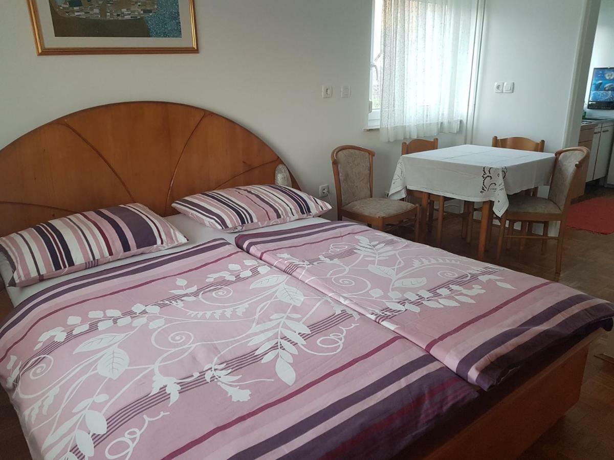 Apartment Lipar ゴレンスカ地方 エクステリア 写真