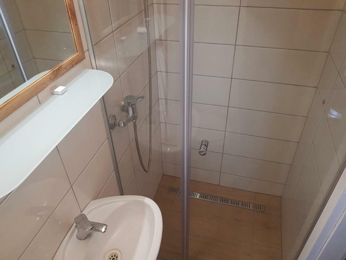 Apartment Lipar ゴレンスカ地方 エクステリア 写真