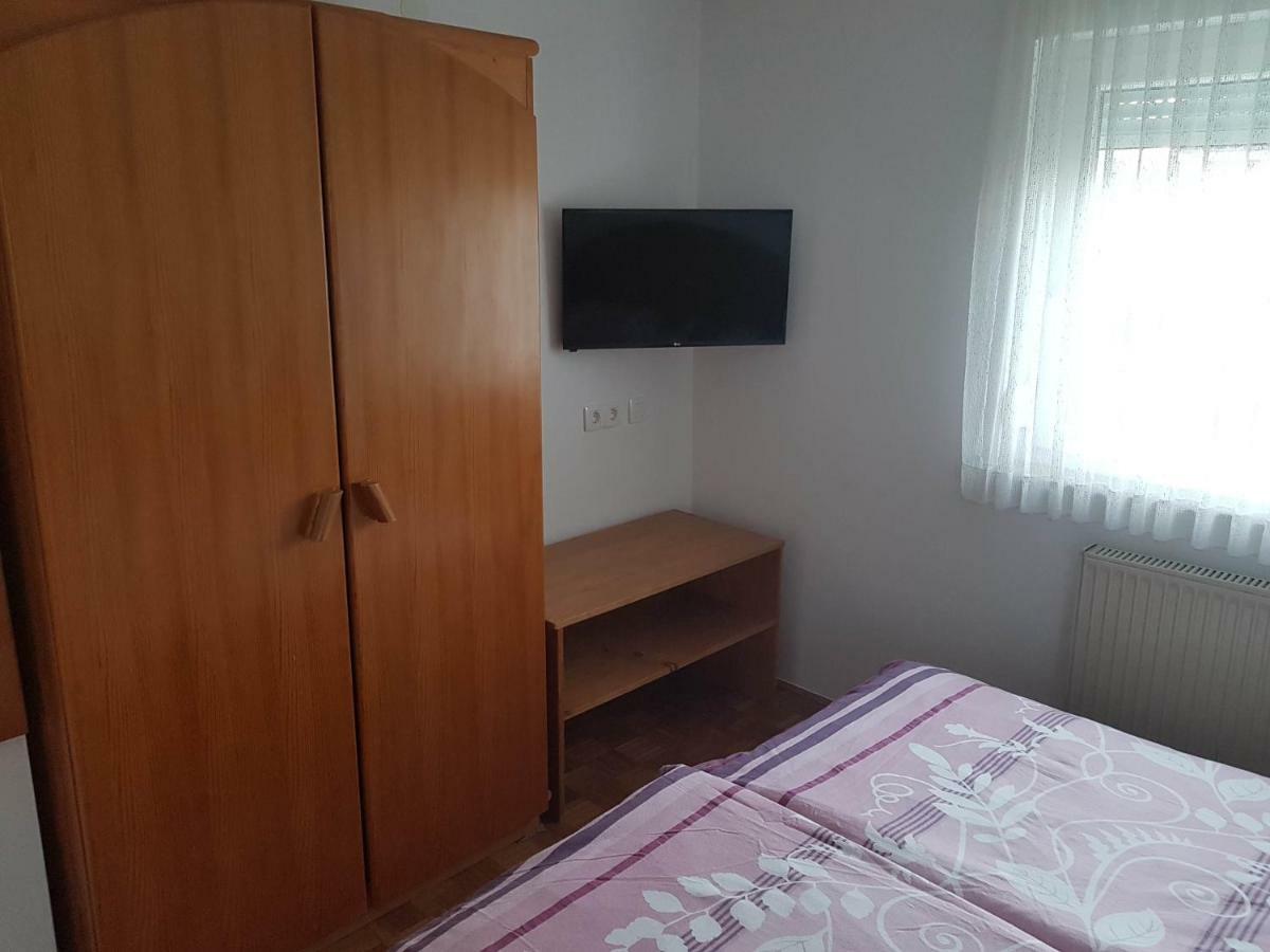 Apartment Lipar ゴレンスカ地方 エクステリア 写真